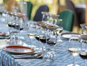 tasting table setting